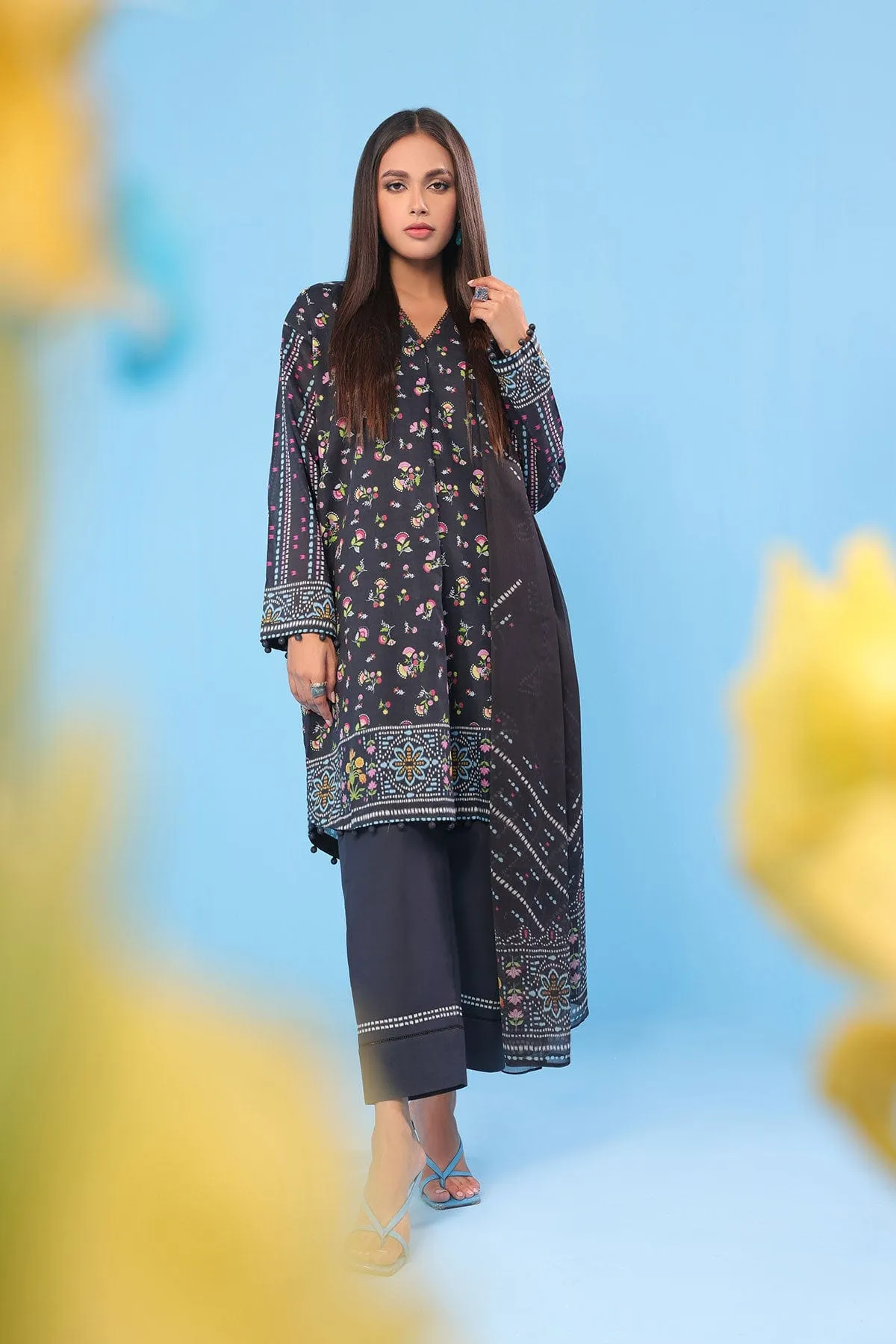 2 Pc Printed Lawn Suit With Chiffon Dupatta