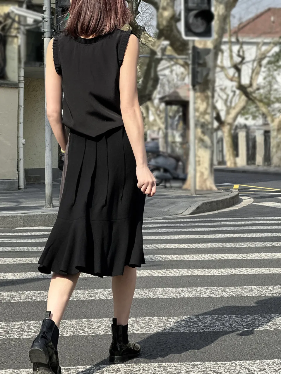 Black Pleated Detail Satin Patch Knee-length Skirt