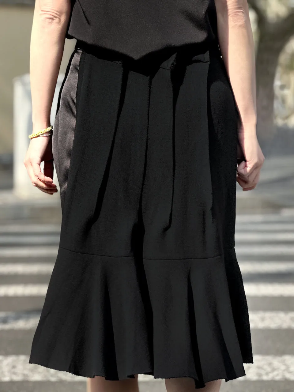 Black Pleated Detail Satin Patch Knee-length Skirt