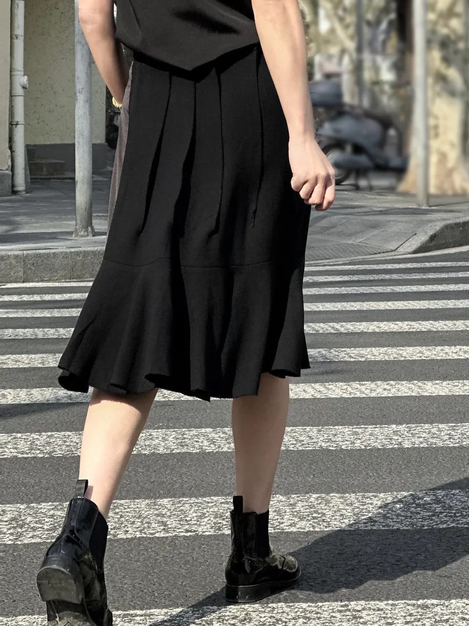 Black Pleated Detail Satin Patch Knee-length Skirt