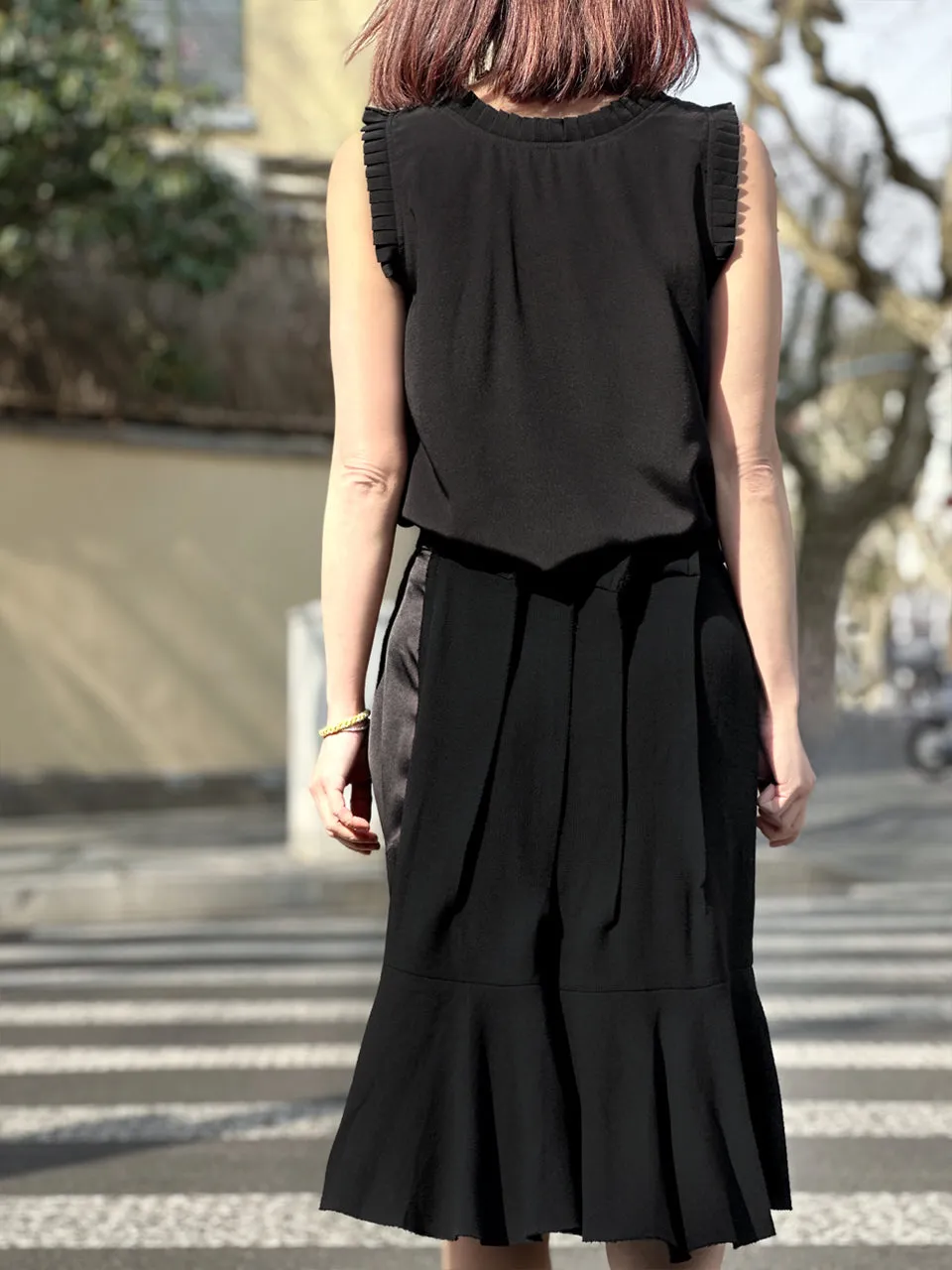 Black Pleated Detail Satin Patch Knee-length Skirt