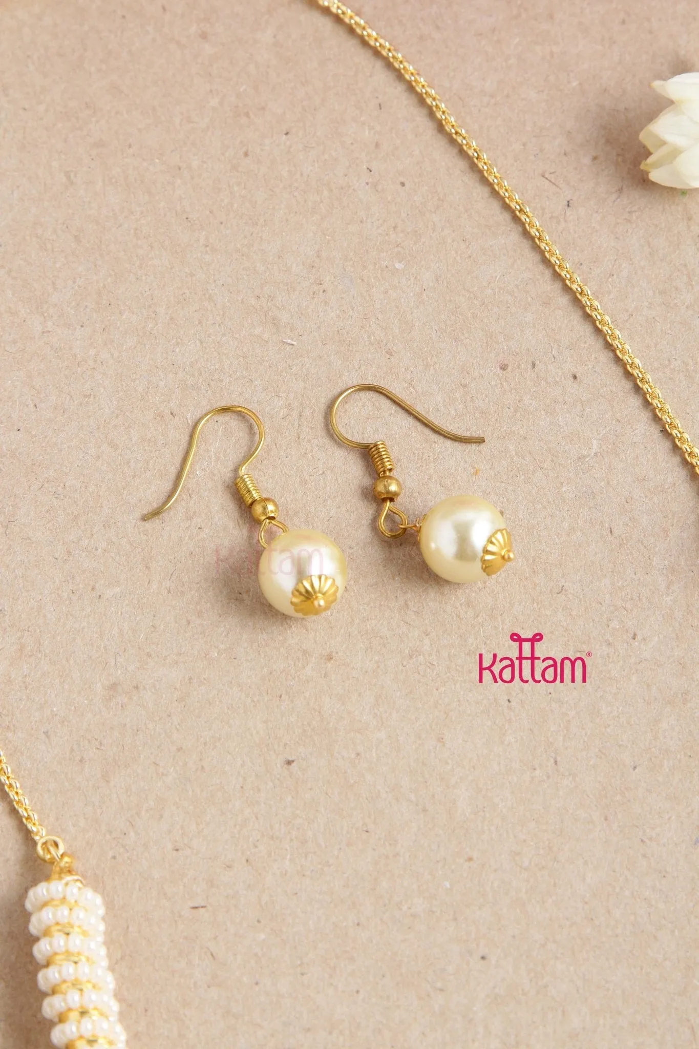Fancy Pearl Hasli Choker