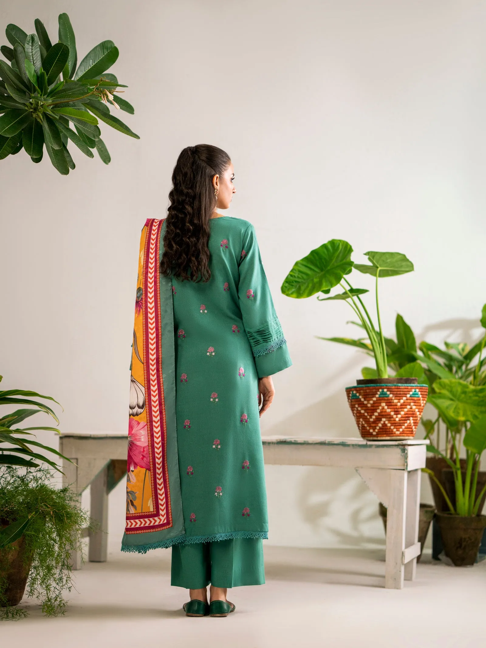 Lawn Karandi Embroidery