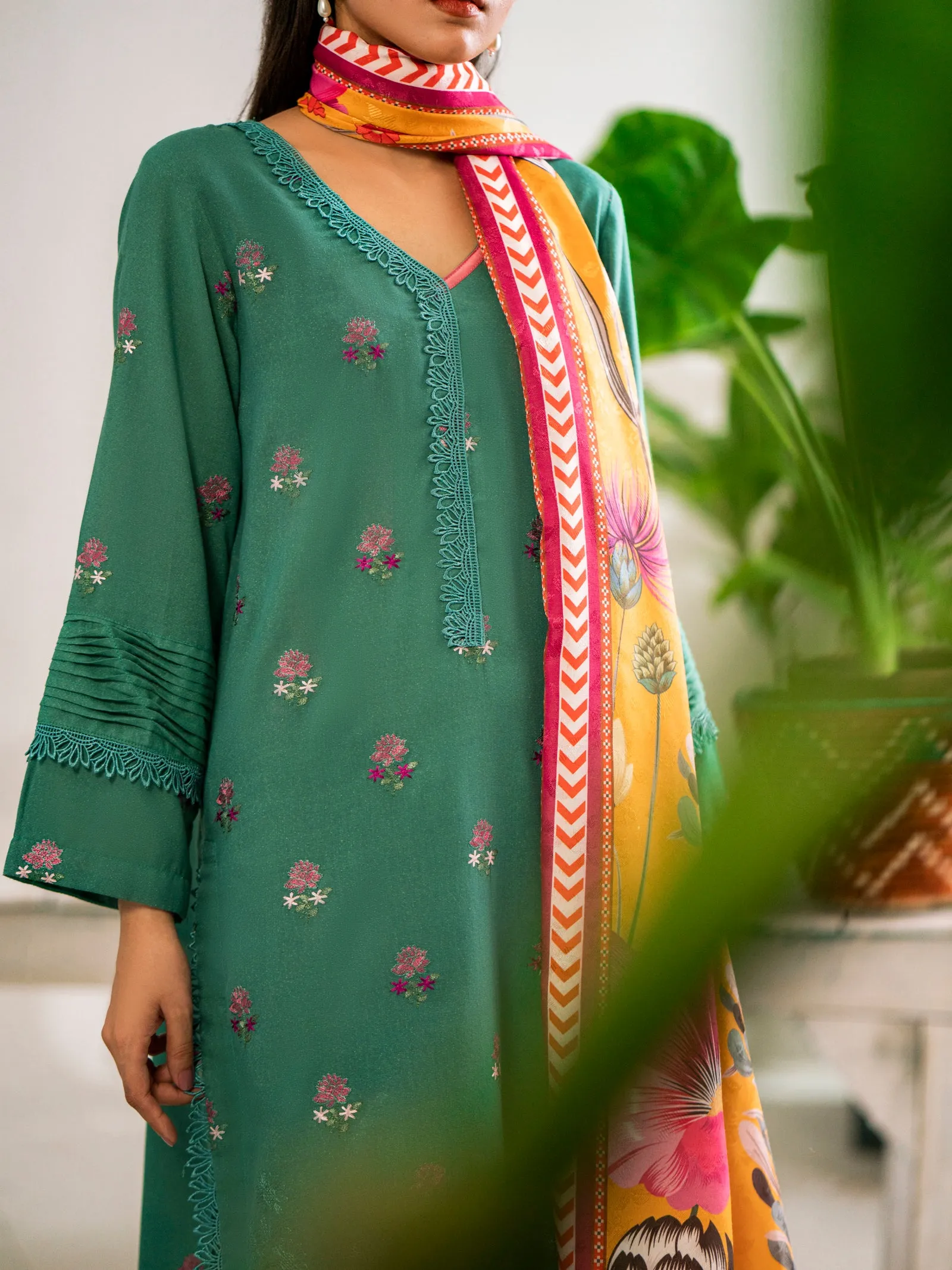 Lawn Karandi Embroidery