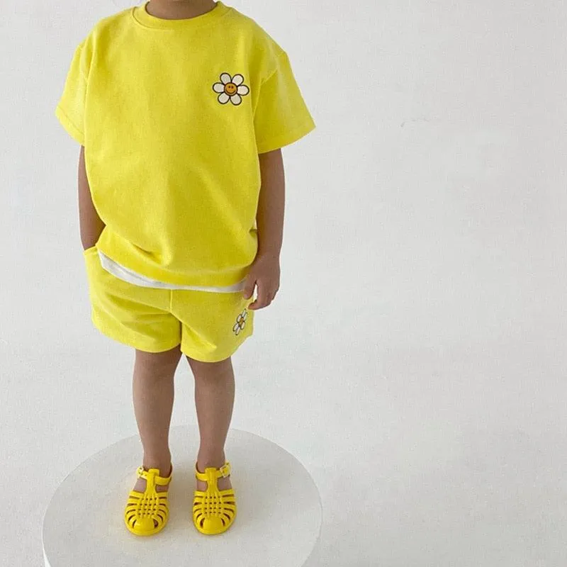 Solid Sunshine Daisy Top With Shorts