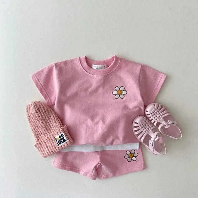 Solid Sunshine Daisy Top With Shorts